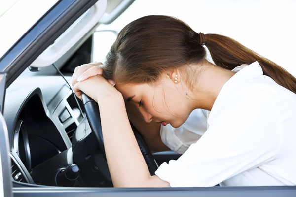 Cách tránh buồn ngủ khi lái xe trên đường