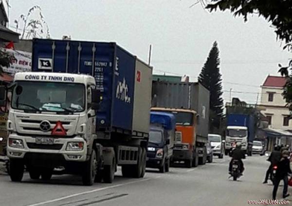 xe đầu kéo sơ mi rơ mooc chở container